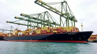 Иран задържа два кораба в Ормузкия проток