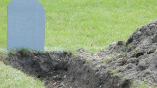 След катастрофи, инфаркти, нападение от мечка и падане от скала: Мъж изкопа собствения си гроб