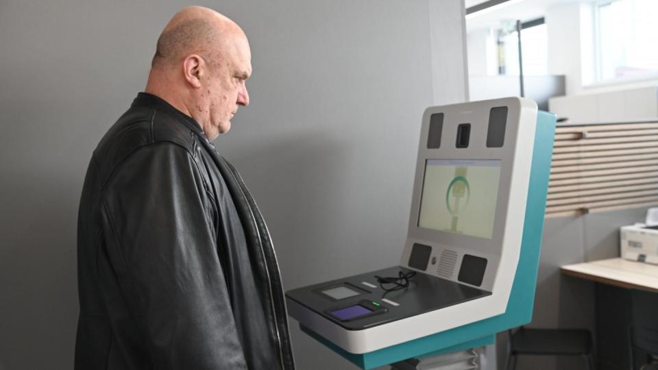 Започва издаването на паспорти с 10-годишен срок на валидност