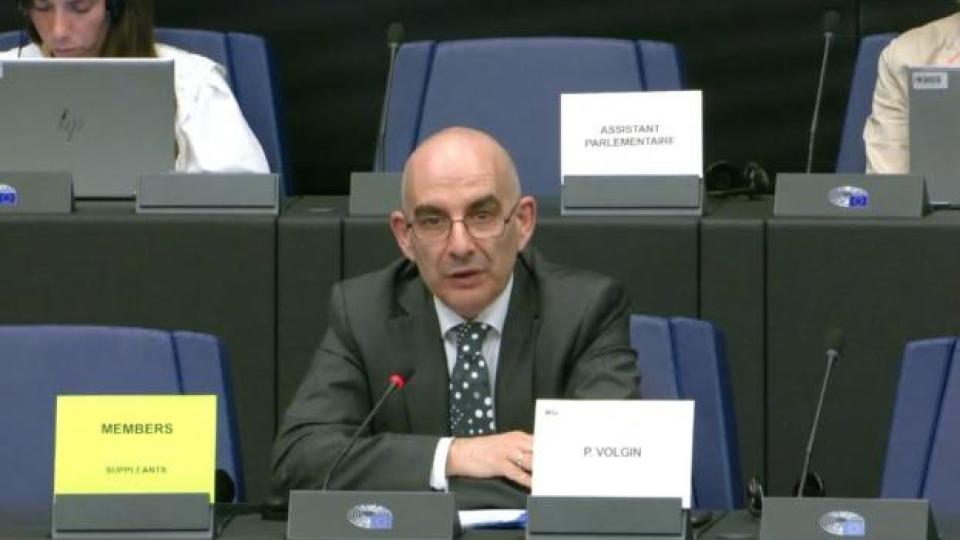 Петър Волгин към Хаджа Лабиб: Не трябва да ни подготвяте спасителни ранички с фенерче, запалка и нокторезачка, а трябва да предотвратите войната!