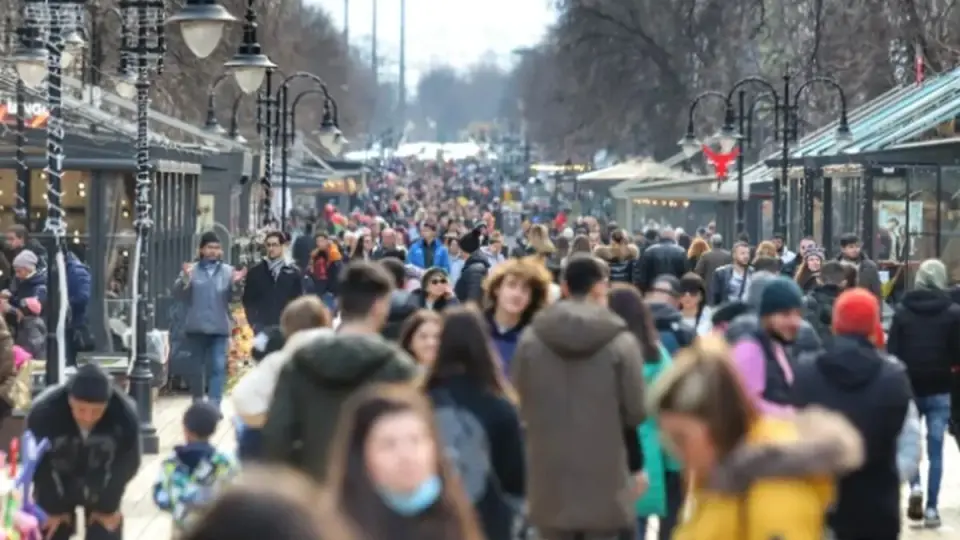 Жените в България преобладават: На всеки 1 000 мъже се падат по 1 080 дами