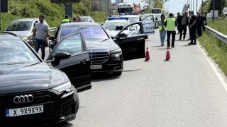 Скандал между шофьори в Хасково завърши с вадене на нож и изстрел в крака (снимки/видео)