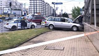 Кола се заби в метростанция в София, 68-годишният шофьор загина на място (снимки)