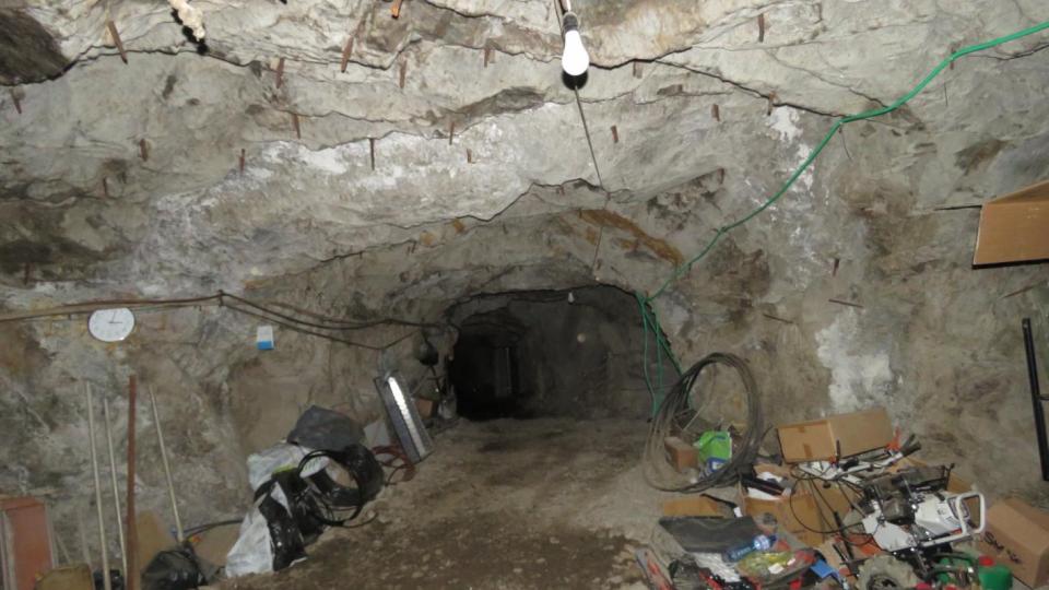 Вижте "подземния град" за отглеждане на канабис в мина край Кюстендил (видео/снимки)