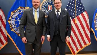БАЙ ГАНЬО В АМЕРИКА! Вътрешният министър Емил Дечев изложи МВР с бутафорна визита в САЩ