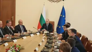Румен Радев на първото заседание на новия МС: Предстоят неотложни действия, които изискват усилия от всички министри