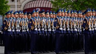 Парадът на Червения площад: Без сухопътна техника и за пръв път с военни от Северна Корея