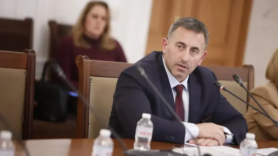 Спецов: Няма недостиг на горива, рафинерията в Бургас има запаси за поне 90 дни
