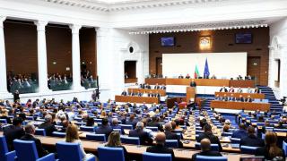 Неуспели кандидат-депутати влязоха в парламента като сътрудници