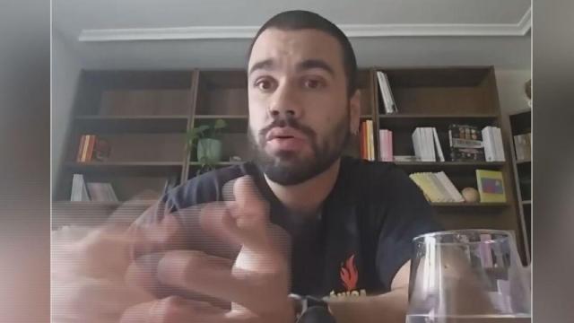 Мъж пребори седем вида рак и стана лекар, за да помага