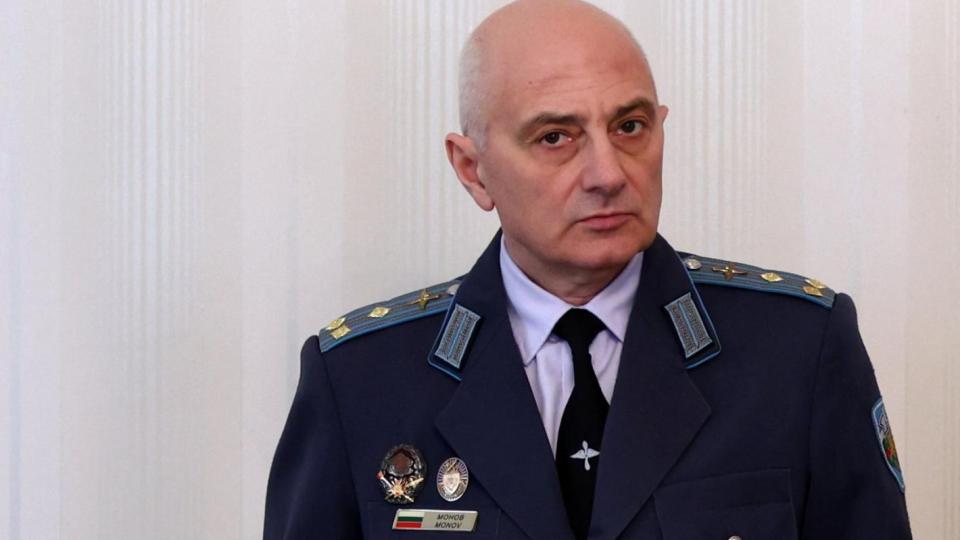 Освободен от МО преди седмица генерал е назначен за зам.-министър на отбраната