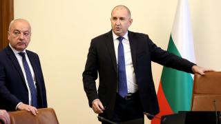 Радев поиска от Тръмп и Хегсет отпадане на визите срещу оставане на американските самолети в София