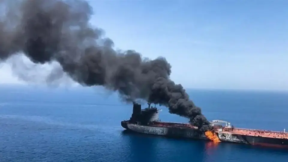 Дрон удари панамски кораб в Черно море, има жертви и ранени
