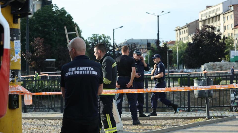 Хвърлиха мъж от "Лъвов мост" след скандал за пари и канабис (снимки)