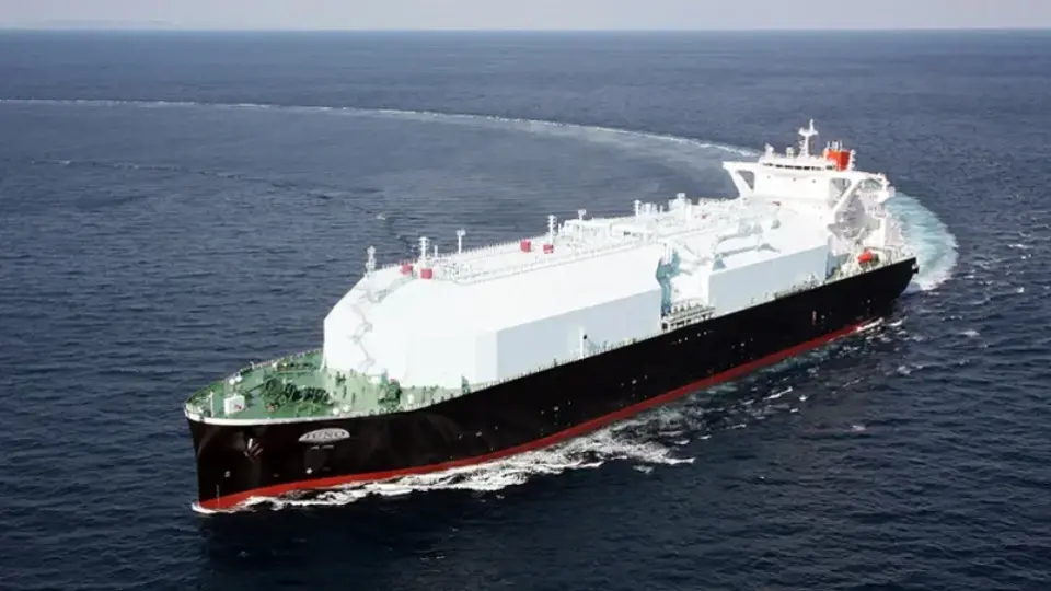 Санкциите не спряха Москва: Русия пуска нов арктически LNG танкер с най-висок ледов клас