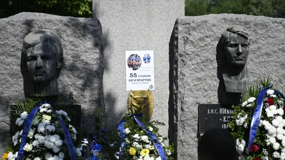 55 години без Непрежалимите - Илия Луков изпя баладата за Гунди и Котков преди мача с Радник