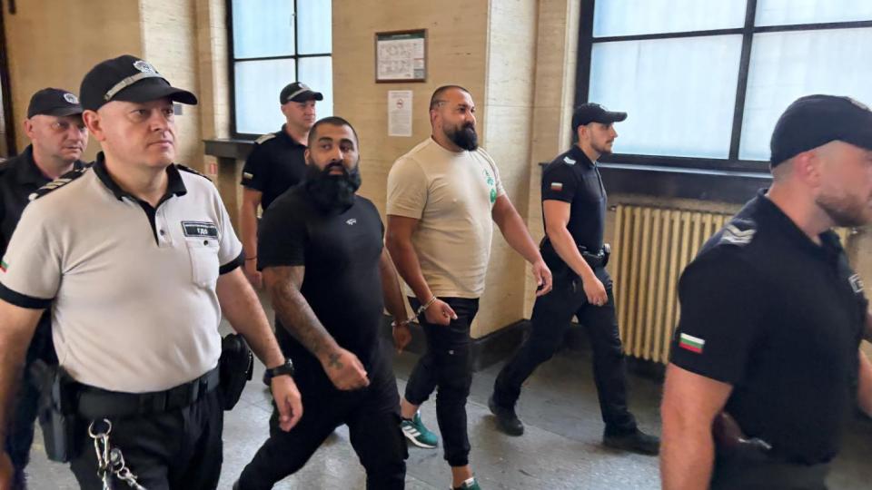 Съпругата на един от "Калашниците" пребила свидетелка, за да се откаже от показанията си