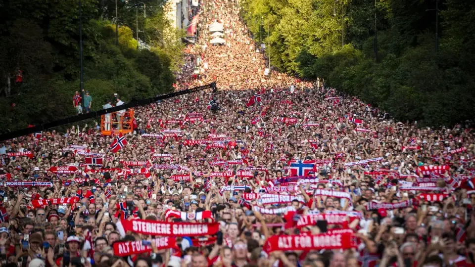 100 000 посрещнаха Норвегия в Осло
