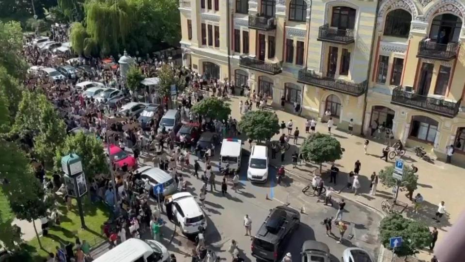 Протестите в Украйна срещу Зеленски продължават след уволнението на военния министър