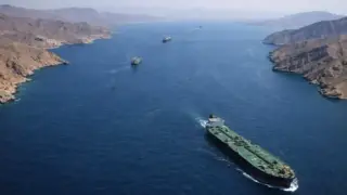 Ормузкият проток заплашва LNG пазара: „Газпром“ предупреди Европа за нов газов риск