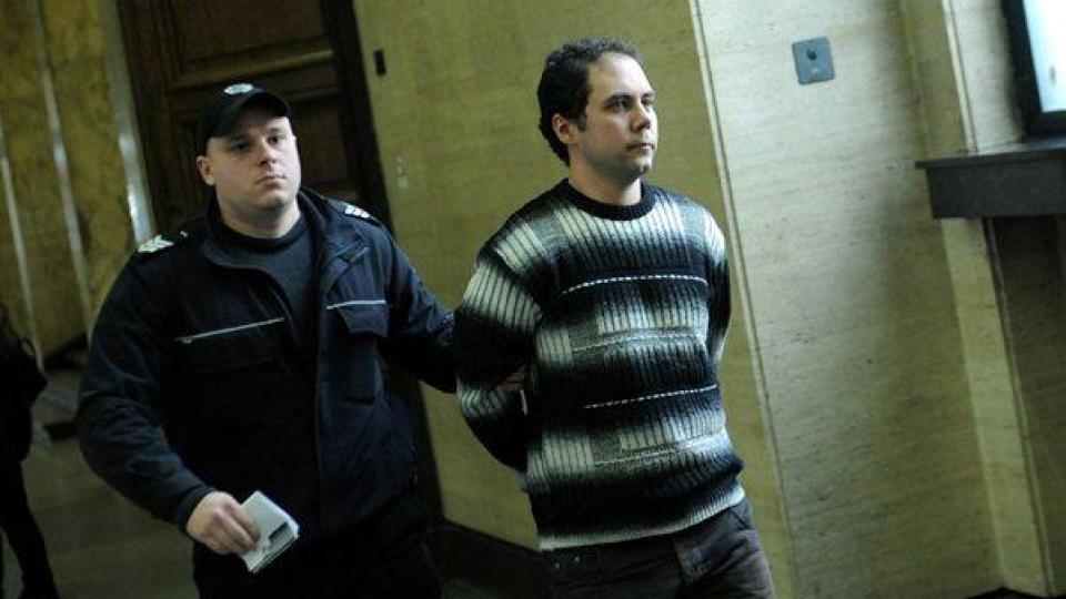 Педофилът охранител Мартин Карамихайлов отново върлува в интернет