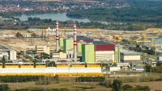 Пресъхващият Дунав удари енергетиката в Югоизточна Европа. Защо България устоява?