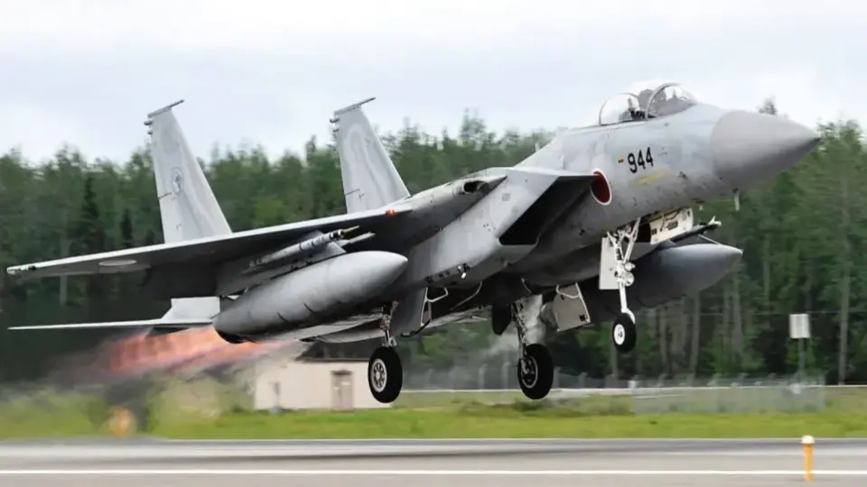 Напрежение край Окинава: Япония вдигна F-15 срещу китайски разузнавателен самолет