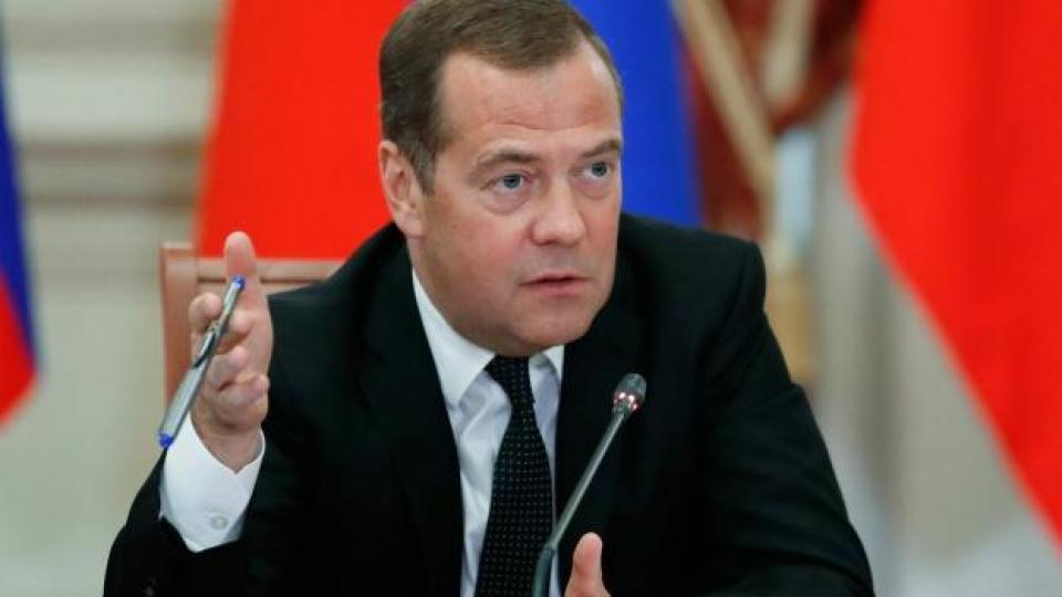 Медведев: Германия заслужава да бъде подложена на "директни удари" срещу инфраструктурата за производство на военно оборудване, което се доставя на Украйна
