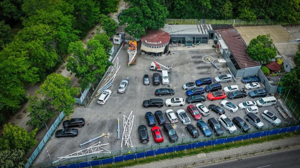 Столичната община запечата автокъща "Капитолия" и запорира имуществото ѝ