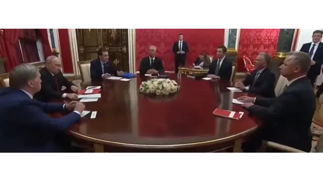 След срещата с Путин: Пратениците на Тръмп преговарят със Зеленски в Киев