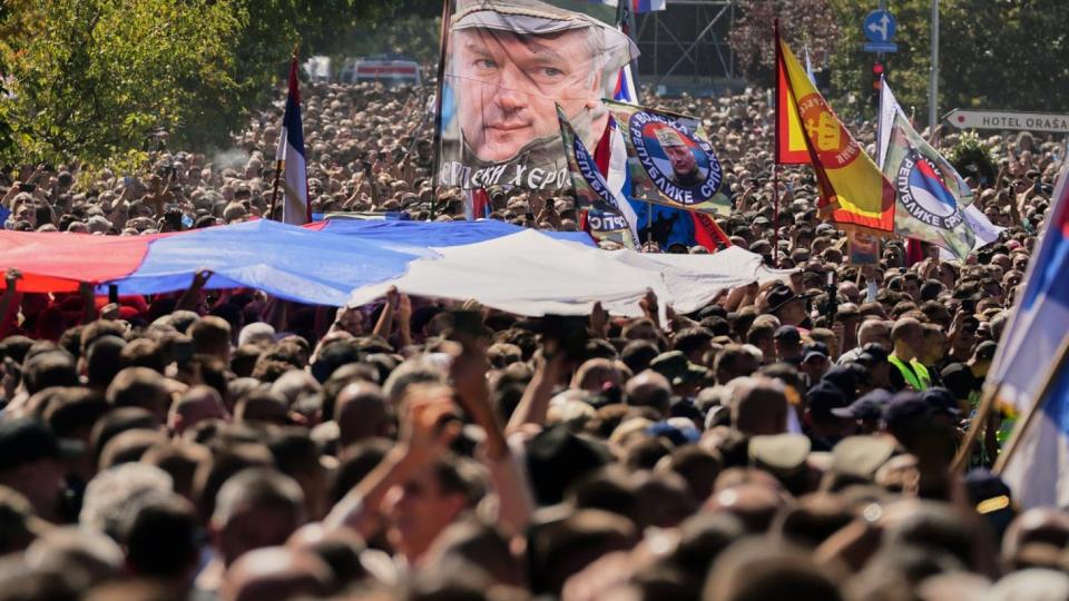 Сърбия погреба Ратко Младич с военни почести