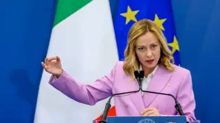 Мелони с нови правила за училищата: лимит на чуждестранните ученици и забрана на бурките