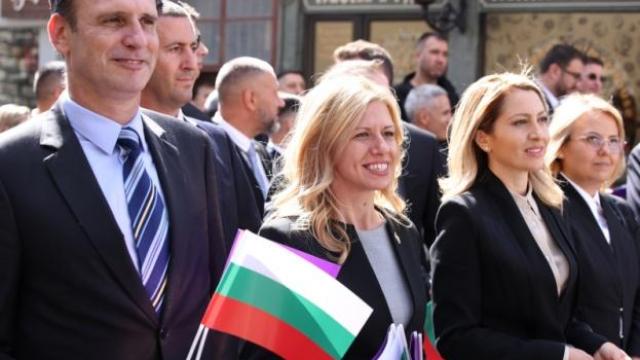 Михаела Доцова и народни представители се включиха в традиционното празнично шествие във Велико Търново по повод 118-ата годишнина от обявяването на Независимостта