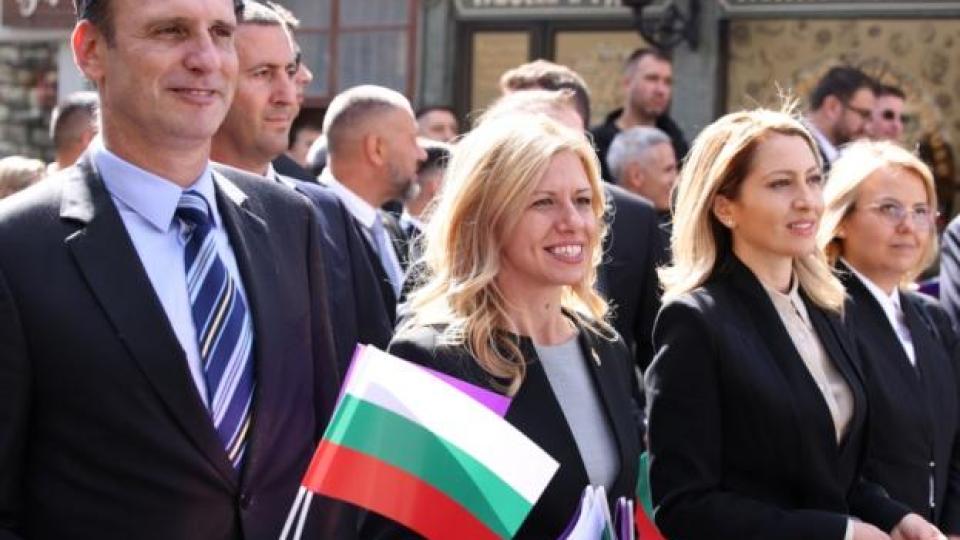 Михаела Доцова и народни представители се включиха в традиционното празнично шествие във Велико Търново по повод 118-ата годишнина от обявяването на Независимостта