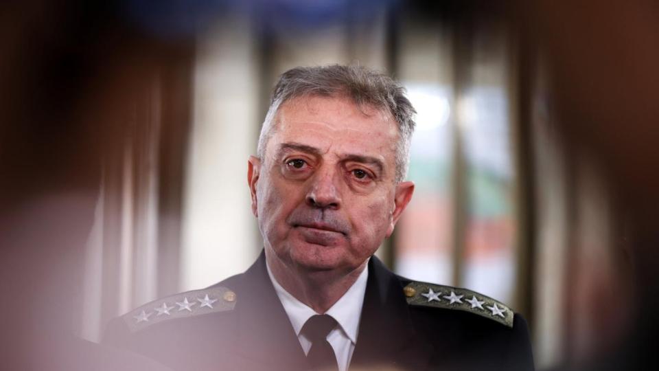 Началникът на отбраната Емил Ефтимов подаде оставка