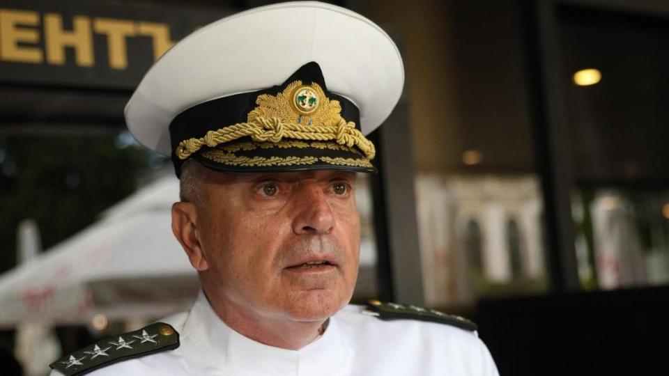 Адмирал в оставка води българската армия, докато Русия ни напада с дронове