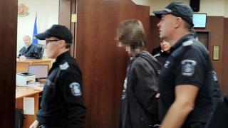 14-годишният убил майка си с 18 удара с нож и пратил запис на съученици с виковете й