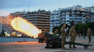 Гърция показа нови системи срещу дронове и ракети на военен парад в Солун (снимки)