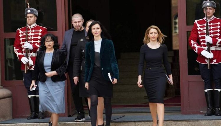 ГЕРБ сложи ръка на апетитните министерства, остави горещите картофи на ...